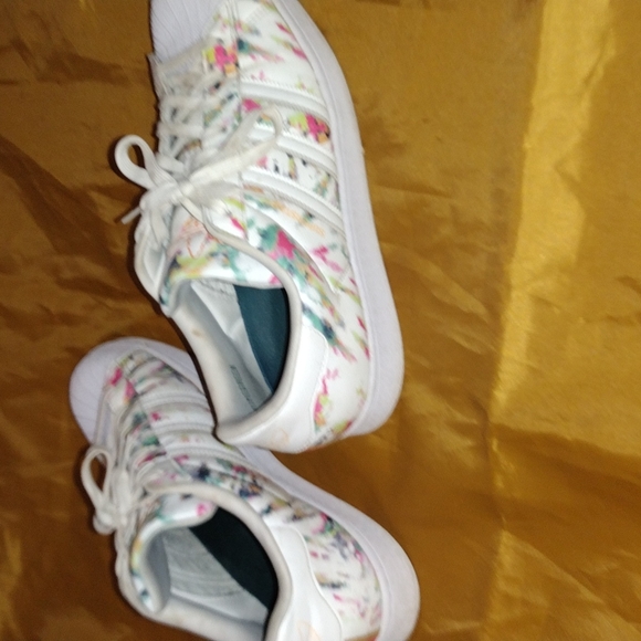 Addidas superstars pastel splash look, worn no more than 3 or 4 times - Picture 3 of 5